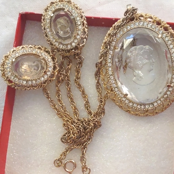 2pc Vintage Whiting and Davis Glass Intaglio Cameo Set - Picture 3 of 11